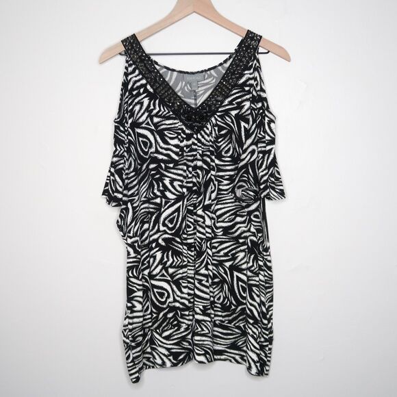 Essentials‎ Womens Top Plus Size 2X Black White Zebra Stretchy Cutout Shoulder - Picture 1 of 9